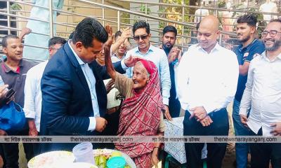 জীবন সংগ্রামে হার না মানা ফজিলাতুন্নেছার পাশে জেলা প্রশাসক