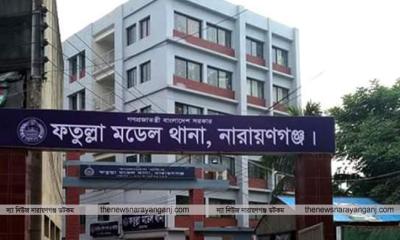 ফতুল্লায় যাত্রীবাহী বাসে ডিবি পরিচয়ে ডাকাতি