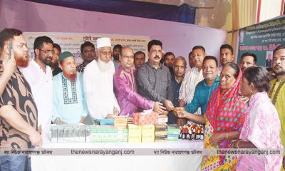 দূর্গোৎসবে চিকিৎসা ও ওষুধ সেলাইন বিতরণ করেন কবীর খানের