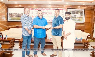 নারায়ণগঞ্জের পুরুষ-মহিলা কাবাডি দলকে জেলা প্রশাসকের আর্থিক অনুদান
