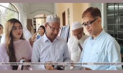 কাজী ফজলুল হক উইমেন্স কলেজে ৩১ দফার লিফলেট বিতরণ