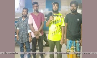 জেলা পরিষদের সামনে চার ছিনতাইকারী আটক