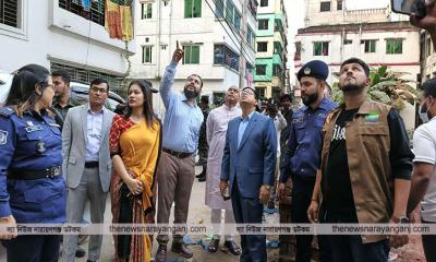 সিদ্ধিরগঞ্জে ভূমিকম্পে ক্ষতিগ্রস্ত ভবন পরিদর্শনে জেলা প্রশাসক