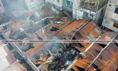 আগুনে পুড়ে বড় ধাক্কা