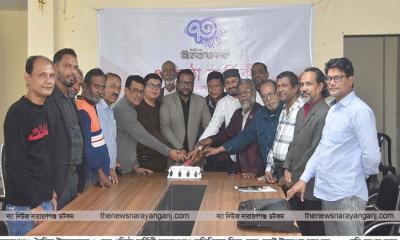 ৭৩ বছরে ইত্তেফাক, নারায়ণগঞ্জে কেক কাটা