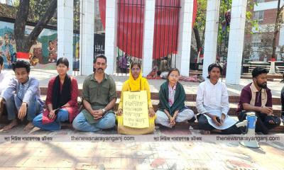 চাষাঢ়ায় শহীদ মিনারে ধর্ষণের বিরুদ্ধে প্রতিবাদী অবস্থান