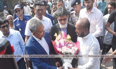 মন্ত্রীকে জাকির খানের পক্ষে দিদার খন্দকারের ফুলের শুভেচ্ছা