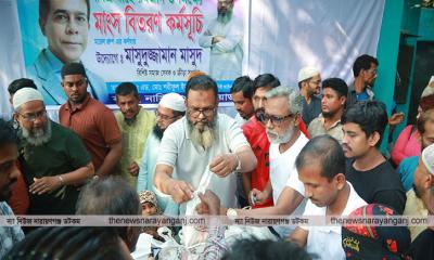 বন্দরে ৩ ওয়ার্ডে মাংস বিতরণ করলেন মাসুদুজ্জামান