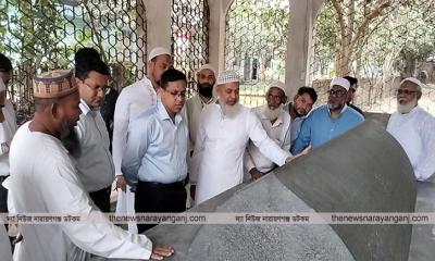সুলতান গিয়াস উদ্দিন আযম শাহ্‍‍`র মাজার পরিদর্শনে জেলা প্রশাসক