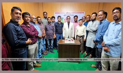 নারায়ণগঞ্জে কেক কেটে দেশ রূপান্তরের প্রতিষ্ঠাবার্ষিকী পালন