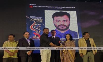 পুরস্কার পেলেন নারায়ণগঞ্জের ফটো সাংবাদিক সবুজ
