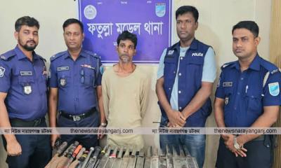 দেওভোগে পুলিশের অভিযানে দেশীয় অস্ত্র সহ গ্রেপ্তার ১