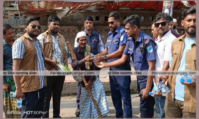 পথচারী শ্রমজীবীদের মাঝে ডিসি-এসপির পানি স্যালাইন বিতরণ