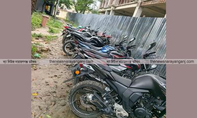 আড়াইহাজারে ট্রাফিক পুলিশের অভিযান ১২ বাইক আটক