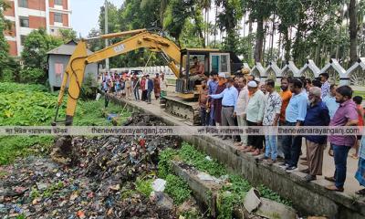 বন্দরে ২০ বছরের পরিত্যক্ত পুকুর সংস্কার