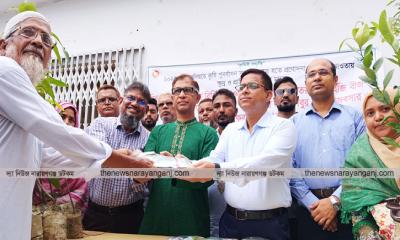সদরে কৃষকদের মাঝে বিনামূল্যে কৃষি উপকরণ বিতরণ