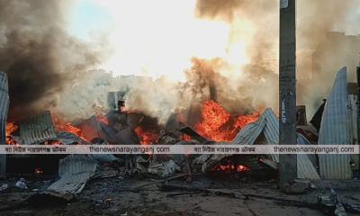 আগুনে পুড়ল আড়ৎ