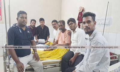 অসুস্থ ফটো সাংবাদিক আমির হোসেনের পাশে বন্দর উপজেলা প্রেসক্লাব
