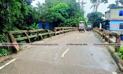 বন্দরে ঝুঁকিপূর্ণ সেতু দিয়েই চলছে ভারী যানবাহন