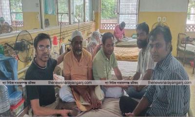 ফটোসাংবাদিক আমির হোসেনকে দেখতে হাসপাতালে যুবদল নেতা হুমায়ুন