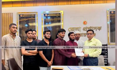 জেলা প্রশাসককে ছাত্র মজলিসের স্মারকলিপি