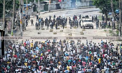 জনতার গর্জনে পতনের পূর্বাভাস