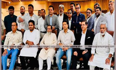 রাজনৈতিক দূরত্ব কমলো ব্যবসায়ীদের হাত ধরে