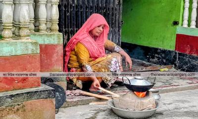 সোনারগাঁয়ে মাটির চুলায় রান্না