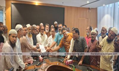 নির্মাণাধীন কদমরসুল সেতুর দখলকৃত ভূমি উচ্ছেদের দাবিতে স্মারকলিপি