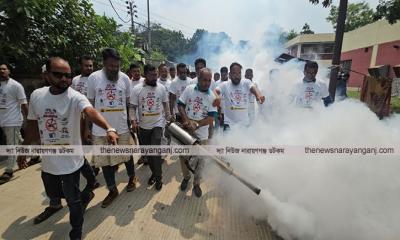 খানপুরে হাসপাতালে ডেঙ্গু প্রতিরোধে যুবদলের মশক নিধন