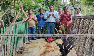 কবি ও সাংবাদিক এনামুল হক প্রিন্সের কবরে শ্রদ্ধাঞ্জলি