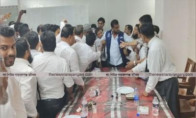 আদালতপাড়ায় বিএনপিপন্থি আইনজীবীদের হাতাহাতি, প্রশাসককে হেনস্তা