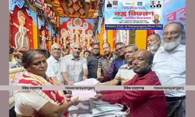 রোটারী ক্লাবের বস্ত্র বিতরণে দিদার খন্দকার
