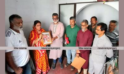 রিয়া গোপের বাসায় খোরশেদ