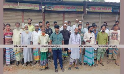 বক্তাবলীতে সরকার নির্ধারিত মূল্যে সার না পাওয়ায় কৃষকদের বিক্ষোভ 