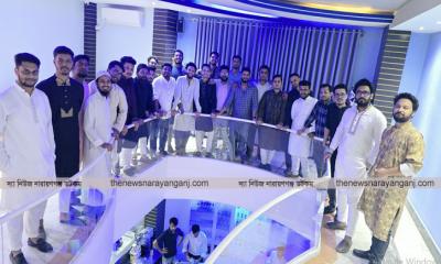‍‍`ব্যস্ততার মধ্যেও বন্ধুত্বের টানে ছুটে আসে ওরা‍‍`