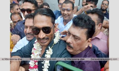 সায়েরের চোখে জাকির খান যেমন