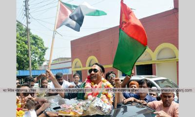 অনুসারীদের শায়েস্তা করছেন জাকির খান