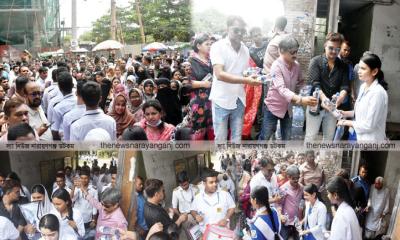 এসএসসি পরিক্ষার্থীদের কাছে জাকির খানের পানি বিতরণ