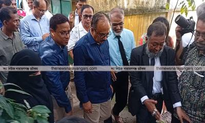 বিভাগীয় কমিশনারের পথ আটকে আইন কলেজ পরিদর্শন করালেন টিপু
