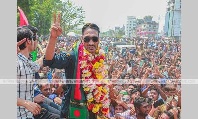 সাইবার বুলিংয়ের শিকার জাকির খান